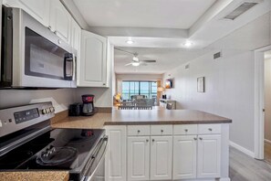 コンドミニアム ベッド (複数台) (Villa Madeira 305) | 専用キッチン