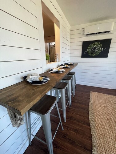 Lucille's Place with outdoor kitchen and country views 