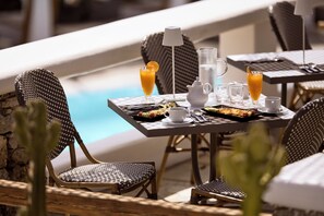 Free daily buffet breakfast - Ethereum Mykonos (Mykonos)