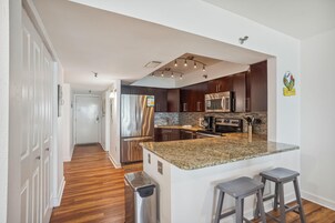 Condo, Multiple Beds (Villa Madeira 505 - Premier) | Private kitchen | Oven, toaster