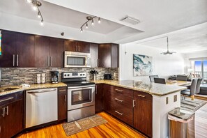 Private kitchen - Villa Madeira 505 - Premier (Madeira Beach)
