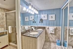 Condo, 1 King Bed with Sofa bed (Villa Madeira 506 - Premier) | Bathroom - Villa Madeira 506 - Premier (Madeira Beach)