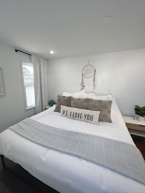 5 bedrooms, iron/ironing board, WiFi, bed sheets