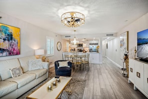 Living area - Pelican Pointe 5B (Indian Shores)