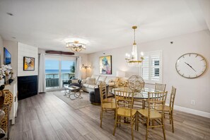 House, Multiple Beds (Pelican Pointe 5B) | Living area | TV - Pelican Pointe 5B (Indian Shores)