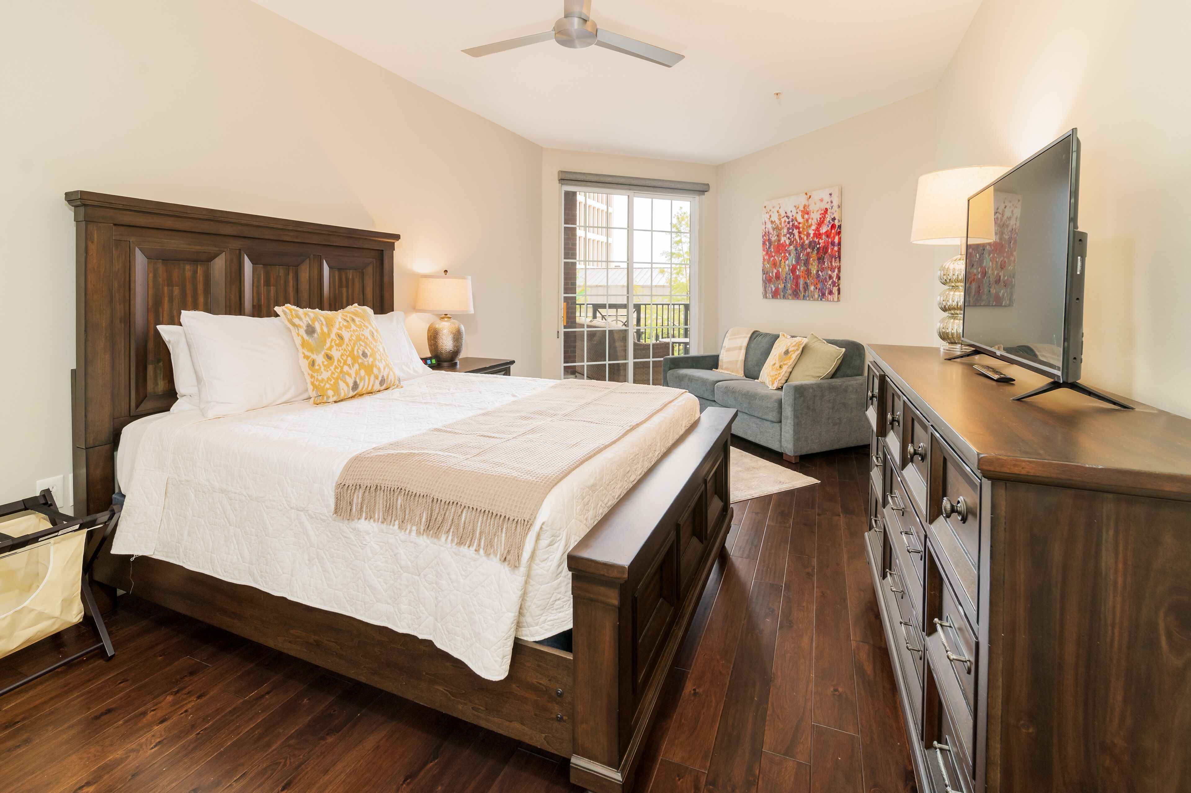 2 slaapkamers, een strijkplank/strijkijzer, wifi, beddengoed