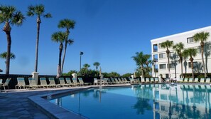 Condo, várias camas (Land's End 11-305 Beach Front - Premi) | Piscina | Piscina aquecida
