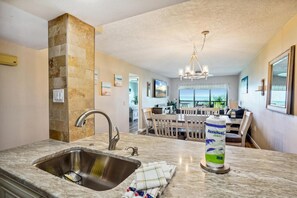 Interior - Land's End 11-305 Beach Front - Premier (Treasure Island)