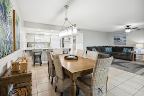 Condo, varias camas (Holiday Villas II 407 Premier) | Restaurantes