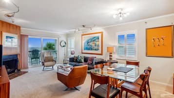 House, 1 Queen Bed (Pelican Pointe 3B) | Living area | TV