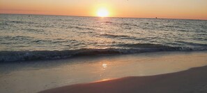 Rumah, 1 Tempat Tidur Queen (Pelican Pointe 3B) | Pantai | Di pantai