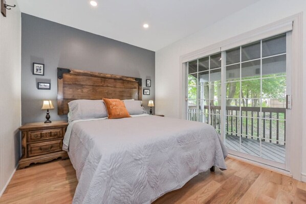 3 bedrooms, desk, iron/ironing board, travel cot