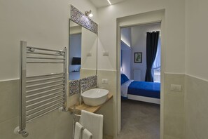 Doccia, asciugacapelli, bidet, asciugamani
