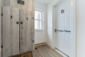 Interior - (C) Elora Riverview Flat (Elora)