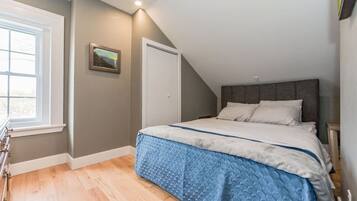 Desk, iron/ironing board, travel cot, WiFi