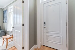 Interior - (C) Elora Riverview Flat (Elora)