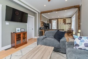 Smart TV - Elora Gingerview Its comfort with a View (Elora)