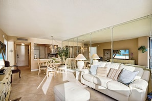 Living area - Bahia Del Mar 1 501 (St. Petersburg)