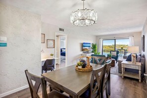 Condo, Multiple Beds (Bayshore Yacht & Tennis 409 - Premier) | Dining