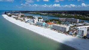 A coastal hotel with multiple buildings, a beach, and a marina. - Bayshore Yacht & Tennis 409 - Premier (Indian Shores)