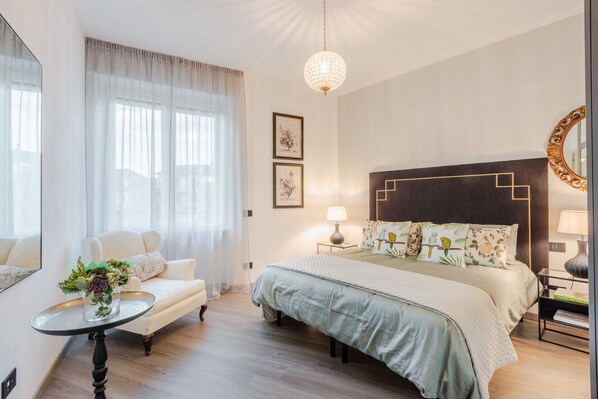 3 bedrooms, iron/ironing board, bed sheets