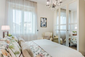 3 عدّة غرف نوم ومكواة/لوح كي وملاءات أسرّة