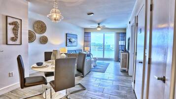 Apartment, Mehrere Betten (Oceana 301 East) | Speisen