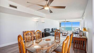 Condo, Multiple Beds (Madeira Vista 601) | Dining