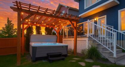 Chic Retreat w/Hot Tub - King Bed - Fireplace - WEM
