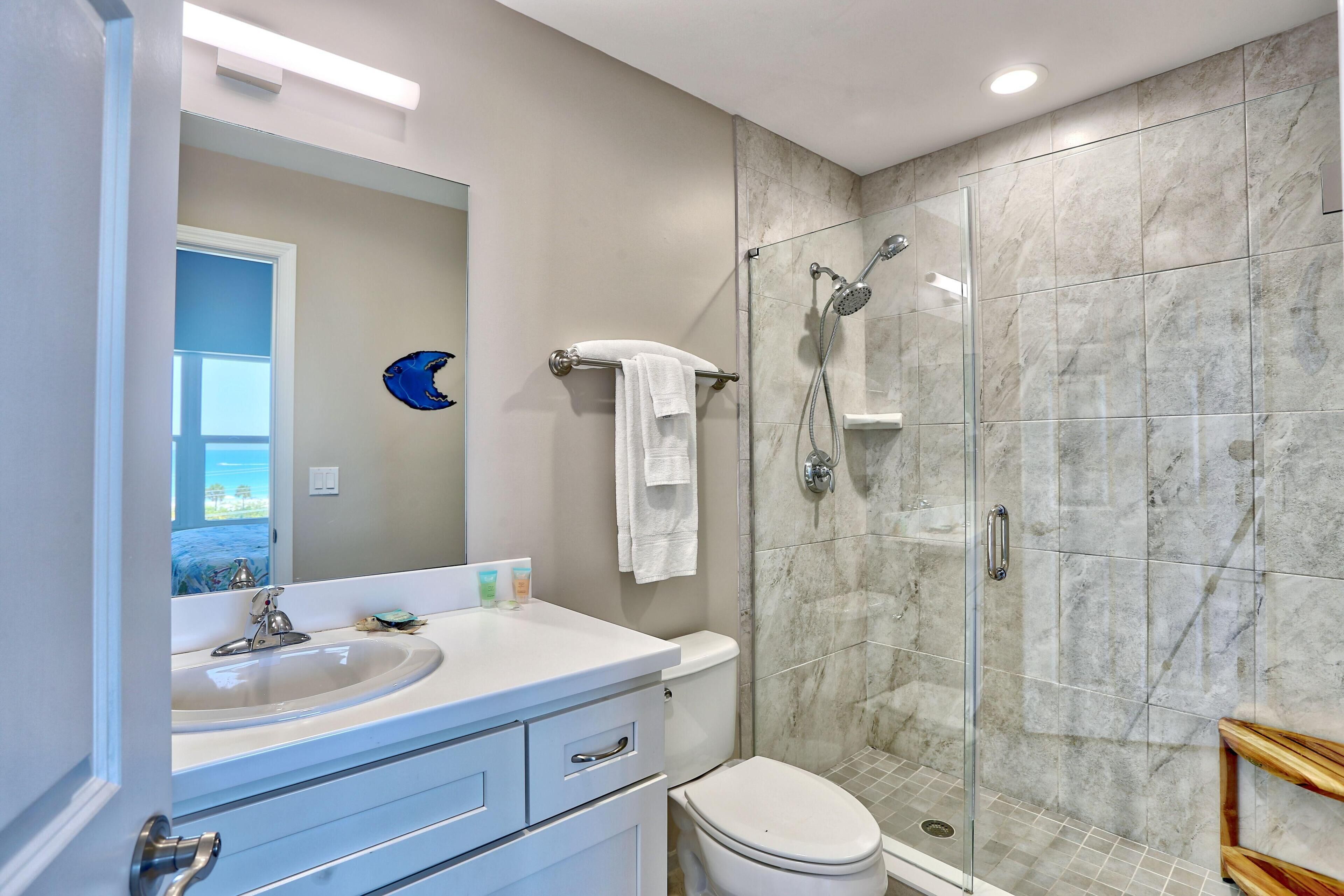 Appartamento, 1 letto king con divano letto (Madeira Bay Resort I 1502) | Bagno | Sapone, carta igienica