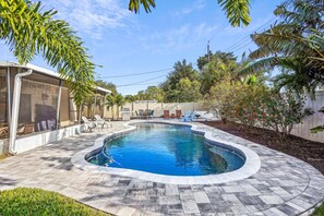 ハウス ベッド (複数台) (Riptide Resort) | プール | 屋外プール