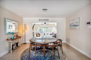 Hus, flere senger (Riptide Resort) | Spiseområde