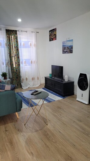 TV - Maison Pour Vacances (Marseille)