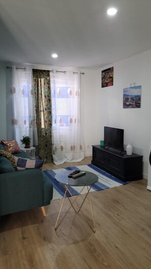 TV - Maison Pour Vacances (Marseille)