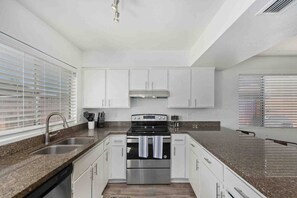 Private kitchen - Verde Vista Villa

 (Peoria)