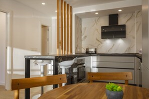 Fridge, microwave, dishwasher, coffee/tea maker