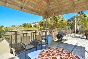 Condo, 1 King Bed with Sofa bed (Madeira Norte 406 - Premier Unit) | Outdoor dining - Madeira Norte 406 - Premier Unit (Madeira Beach)