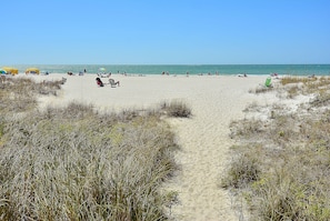 Beach - Madeira Norte 406 - Premier Unit (Madeira Beach)