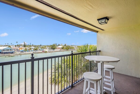 Condo, 1 King Bed (Land's End 3-402 Bay Front) | Outdoor dining - Land's End 3-402 Bay Front (Treasure Island)