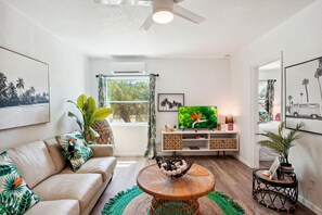 Apartment, Mehrere Betten (Salt Water Suites 01 - Coconut Palm 1) | Wohnbereich