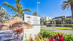 คอนโด, เตียงคิงไซส์ 1 เตียง และโซฟาเบด (Salt Water Suites 06 - Seaside 1BR Su) | บริเวณที่พัก