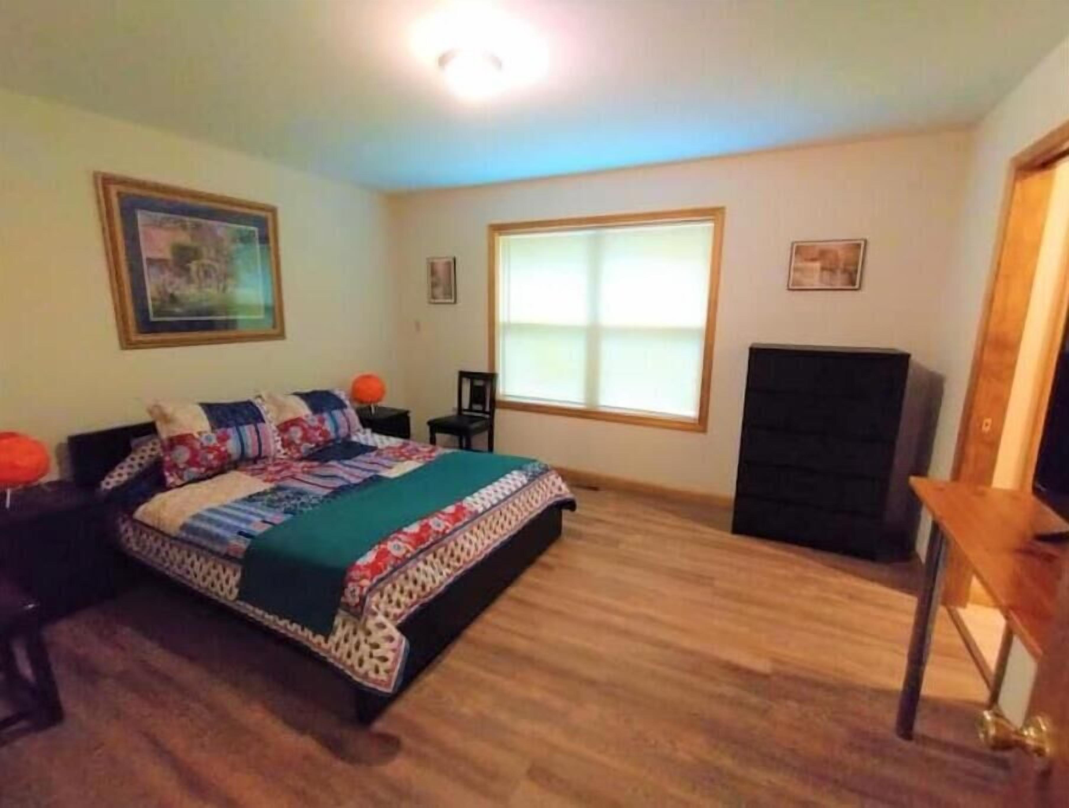 3 bedrooms, travel crib, free WiFi, bed sheets