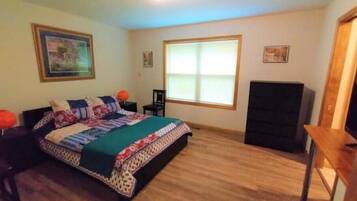 3 Schlafzimmer, Reisekinderbett, kostenloses WLAN, Bettwäsche