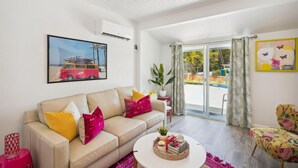 Apartment, 1 King-Bett und Schlafsofa (Salt Water Suites 10 - Butterfly 1BR ) | Wohnbereich