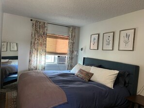 2 bedrooms, iron/ironing board, travel cot, free WiFi - Grateful Home with King Bed
 (Bozeman)