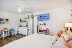 Condo, 1 cama King size (Salt Water Suites 09 - Pineapple Stud) | 1 habitación 
