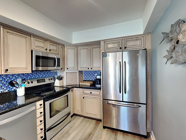 Lejlighed - 1 kingsize-seng med sovesofa - balkon - havudsigt (#206 East - No Pets) | Privat køkken | Kaffe-/temaskine