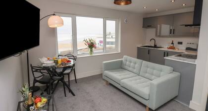 Apt 8 @ Hunter's Quay