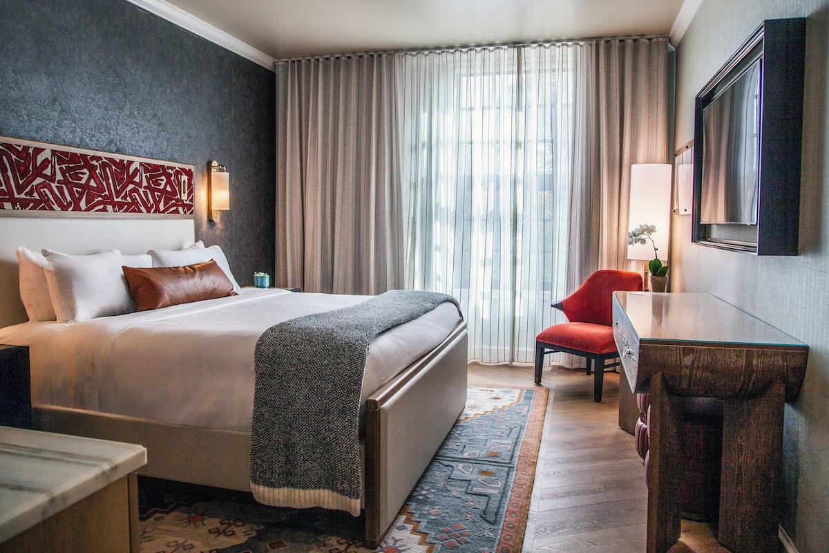 Chambre Supérieure, 1 très grand lit (ADA)