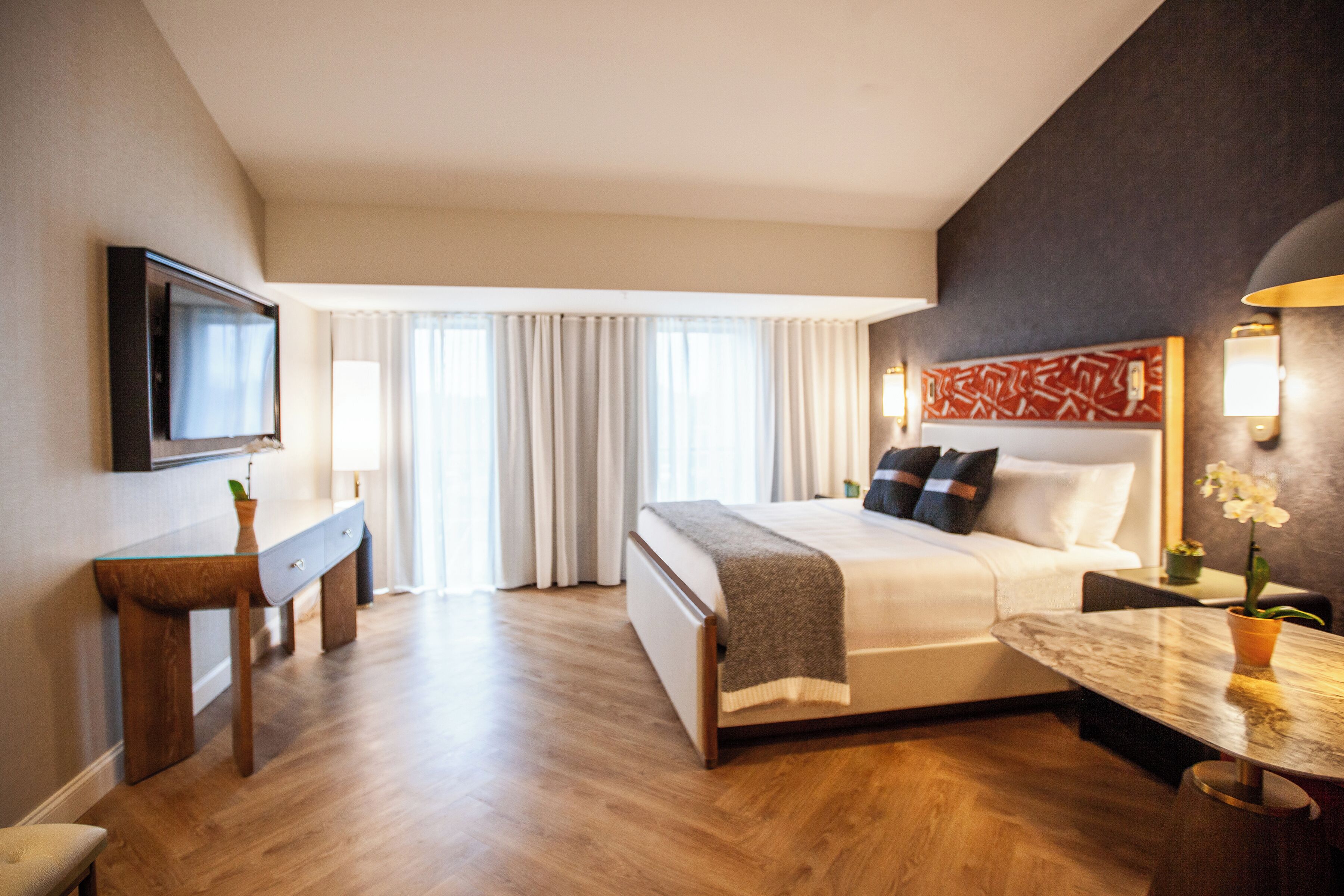 Deluxe Room, 1 King Bed | Frette Italian sheets, premium bedding, minibar, in-room safe